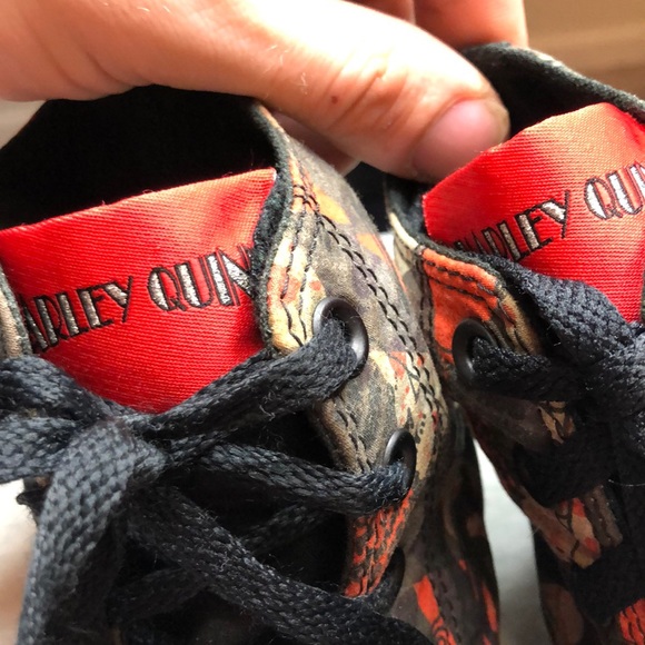 Harley Quinn DC x Converse Chuck Taylor size 7 Women’s - Picture 8 of 17